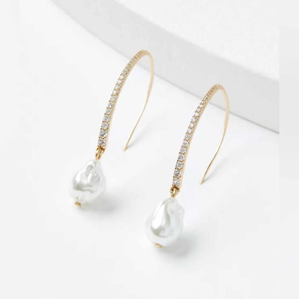 Loft Pearlized Sparkle Pull Through Faux Pearl Rhinestone Gold Tone Earrings NWT